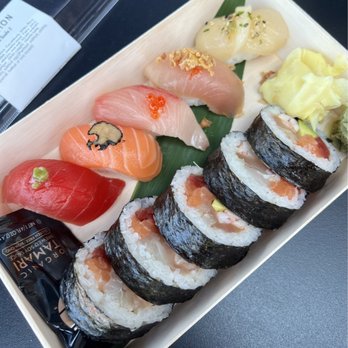 Erewhon - Nigiri bento box - Grocery Near Me - Culver City, California Erewhon - Nigiri bento box - Grocery Near Me - Culver City, California
