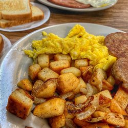 Belle Grove Store - Scrambled Eggs, Sausage, Home Fries & Onions with Toast