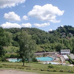 Freibad Lindenfels - Freibad Lindenfels von oberhalb der Anlage