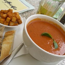 Othello - Tomatensuppe mit Croûtons