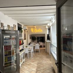 A Scola - Inside