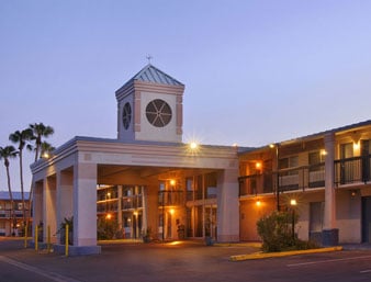 Howard Johnson by Wyndham Yuma by null