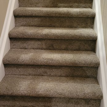 Francisco Martinez Cardenas Flooring - a carpeted staircase - Flooring Near Me Francisco Martinez Cardenas Flooring - a carpeted staircase - Flooring Near Me