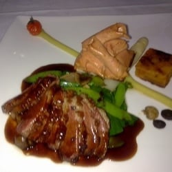 Ristorante Innesto - Eendenborst met  eendenlever krullen.