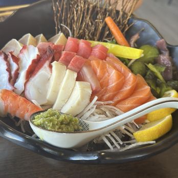 Sushi Luma - Sushi Bars Near Me - Petaluma, California