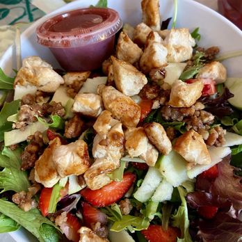 Gigi'S Ice Cream Bar - Summer salad with chicken - Ice Cream & Frozen Yogurt Near Me - Bainbridge, Pennsylvania Gigi'S Ice Cream Bar - Summer salad with chicken - Ice Cream & Frozen Yogurt Near Me - Bainbridge, Pennsylvania