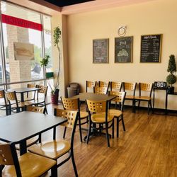 Cakes n' Mor - Seating area