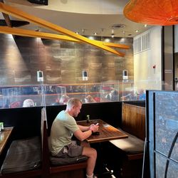 Raku - Table seating
