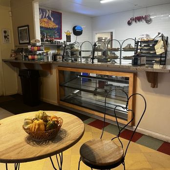 Mom's Pie House - Bakeries Near Me - Julian, California