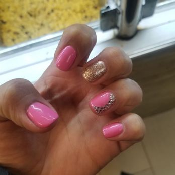 Lucky Nails - Nail Salons Near Me - Brooklyn, New York