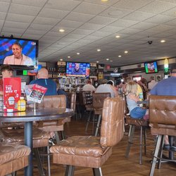 Milwaukee Burger Company - Overview! I liked the TV 's!