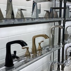 Charlotte Plumbing - Delta Faucet & Shower  Display