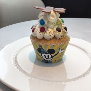 Le Petit Cafe - Seasonal Cupcake - Cafes Near Me - Lake Buena Vista, Florida Le Petit Cafe - Seasonal Cupcake - Cafes Near Me - Lake Buena Vista, Florida