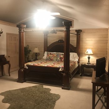 Bear Mountain Log Cabins - Awesome master! - Bed & Breakfast Near Me - Eureka Springs, Arkansas