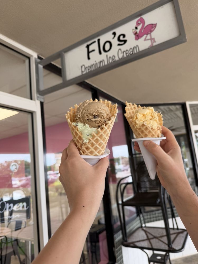Flo's Premium Ice Cream Logo