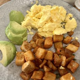 Quiet and a nice ambience. Standard breakfast Quiet and a nice ambience. Standard breakfast