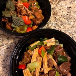 Beef Tendons in Chili Oil Chicken w.Mixed Vegetables (L) Beef Tendons in Chili Oil Chicken w.Mixed Vegetables (L)