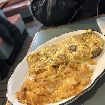 Townhouse Diner - Onions, Jalapenos and Cheddar Omelette - Breakfast & Brunch Near Me - New York, New York Townhouse Diner - Onions, Jalapenos and Cheddar Omelette - Breakfast & Brunch Near Me - New York, New York