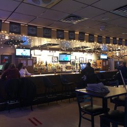 Bullpen Sports Bar - Long bar, quick service, not loud