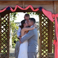 Wyldewood Cellars - Kisses for the Bride and Groom