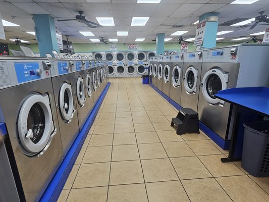 Super Clean Laundromat Plus