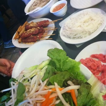 Huong Tra - Layout of what they provide for the hand-wrapped rolls - Vietnamese Near Me - Richmond, California Huong Tra - Layout of what they provide for the hand-wrapped rolls - Vietnamese Near Me - Richmond, California