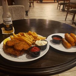Players Sports Bar - Fish + chips and cheese sticks