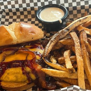 24Taps Burgers & Brews - Bacon burger - Sports Bars Near Me - Spokane, Washington