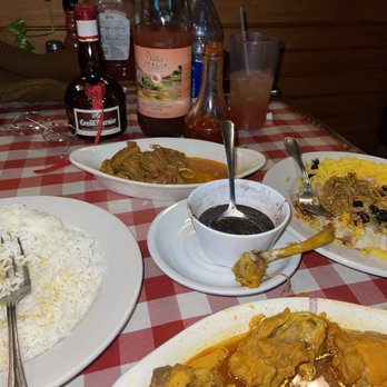 Parada Maimon - plates of food on a table - Dominican Near Me - Philadelphia, Pennsylvania