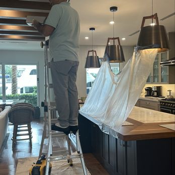 White Gloves - Patching and patching. Handyman service - Handyman Near Me - Hollywood, Florida White Gloves - Patching and patching. Handyman service - Handyman Near Me - Hollywood, Florida