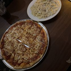 Angelini's Ristorante Italiano - Pepperoni pizza, fettuccine Alfredo