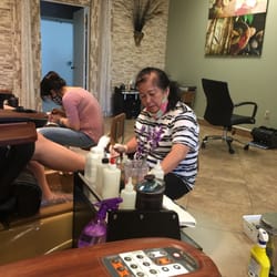 Island Nail staff--doing what they do best
