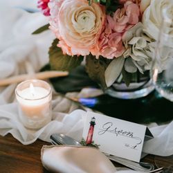 Calligraphy Chik - Custom handwritten place cards elevate your upcoming wedding.
(Photo credit: mlp_robwendel photography)