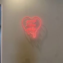 Ding Tea Mall of Georgia - Decor