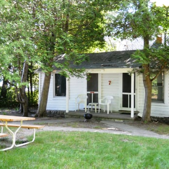 Island View Cottages - Bedroom window looks out at water. Small Weber grill, chairs and picnic table for guests' use. - Vacation Rentals Near Me - Traverse City, Michigan Island View Cottages - Bedroom window looks out at water. Small Weber grill, chairs and picnic table for guests' use. - Vacation Rentals Near Me - Traverse City, Michigan