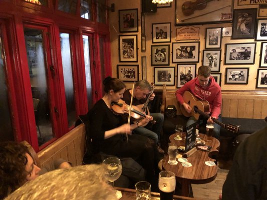 Tig Cóilí by null