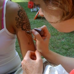 Spiedie Fest & Balloon Rally - Getting henna done in the arts/crafts section