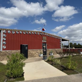 Hubcap Grill - Burgers Near Me - Santa Fe, Texas