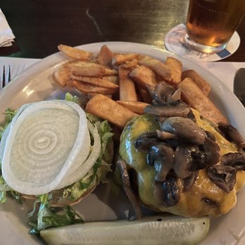 Hendrickson's Corner - Cheeseburger with cheddar and mushrooms - American Near Me - Bayonne, New Jersey Hendrickson's Corner - Cheeseburger with cheddar and mushrooms - American Near Me - Bayonne, New Jersey