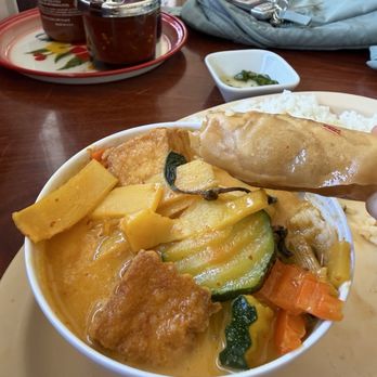 Grandma's Thai Kitchen - Red curry tofu and veggies lunch special - Thai Near Me - Sherman Oaks, California Grandma's Thai Kitchen - Red curry tofu and veggies lunch special - Thai Near Me - Sherman Oaks, California