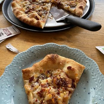 Mancos Brewing Company - Pizza special - bacon crumbles, apple slices, Gouda, and balsamic drizzle. - Breweries Near Me - Mancos, Colorado Mancos Brewing Company - Pizza special - bacon crumbles, apple slices, Gouda, and balsamic drizzle. - Breweries Near Me - Mancos, Colorado