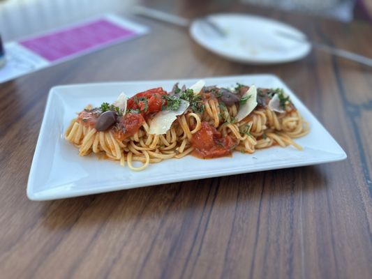 Paramour At The Phipps by null