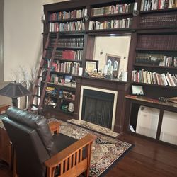 Tuxedo Park STL Bed & Breakfast Inn - One of the reading books in the main area.