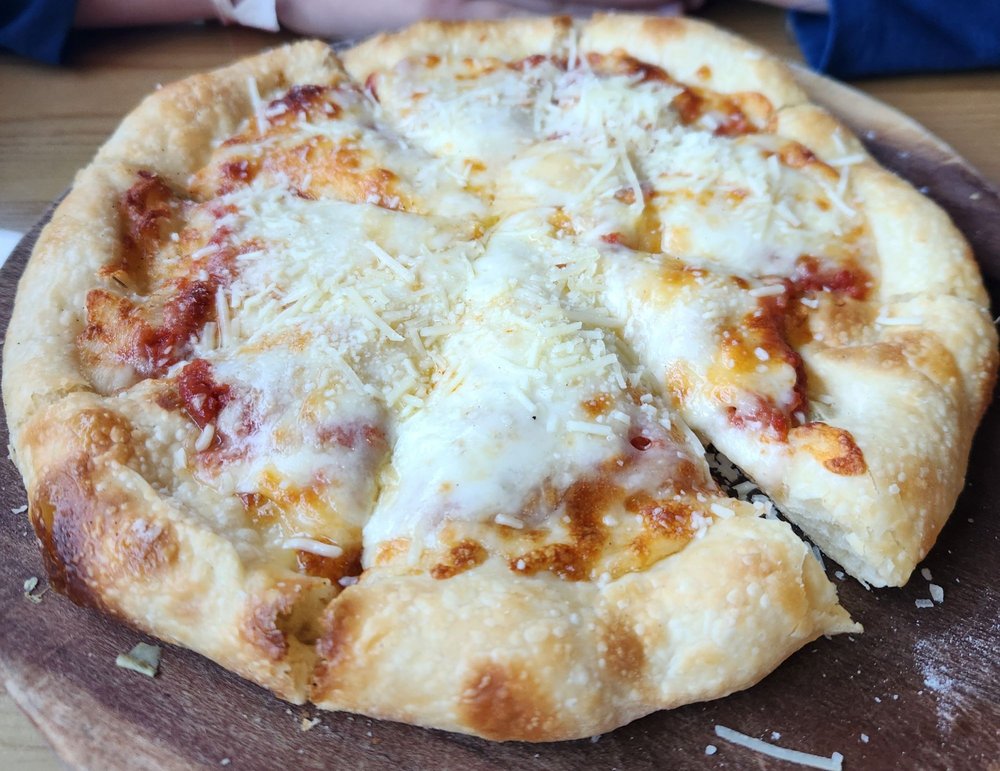 FISHING ROCK EATERY & LOUNGE Updated August 2024 18 Photos & 23