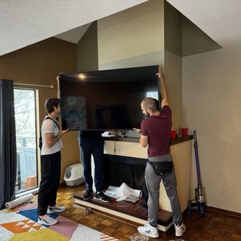 OVA Movers - Taking down the TV...no big deal. - Movers Near Me OVA Movers - Taking down the TV...no big deal. - Movers Near Me