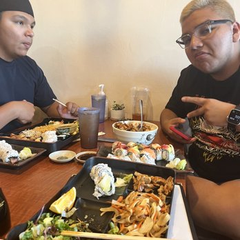 Emon - Big trays of good and sushi with a large size chicken Teriyaki bowl. - Japanese Near Me - Burbank, California