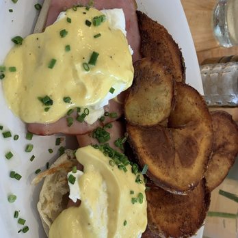 Morgans Restaurant - Brunch Eggs Benedict Traditional - New American Near Me - Miami, Florida
