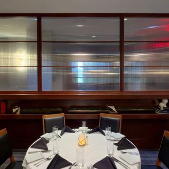 Ruth's Chris Steak House - Dining room - Steakhouses Near Me - St. Louis, Missouri