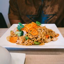 DRUNKEN LO MEIN SHRIMP & CHICKEN