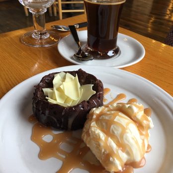 Simon Pearce - Flourless chocolate cake with salted caramel sauce and vanilla ice team - New American Near Me - Quechee, Vermont Simon Pearce - Flourless chocolate cake with salted caramel sauce and vanilla ice team - New American Near Me - Quechee, Vermont